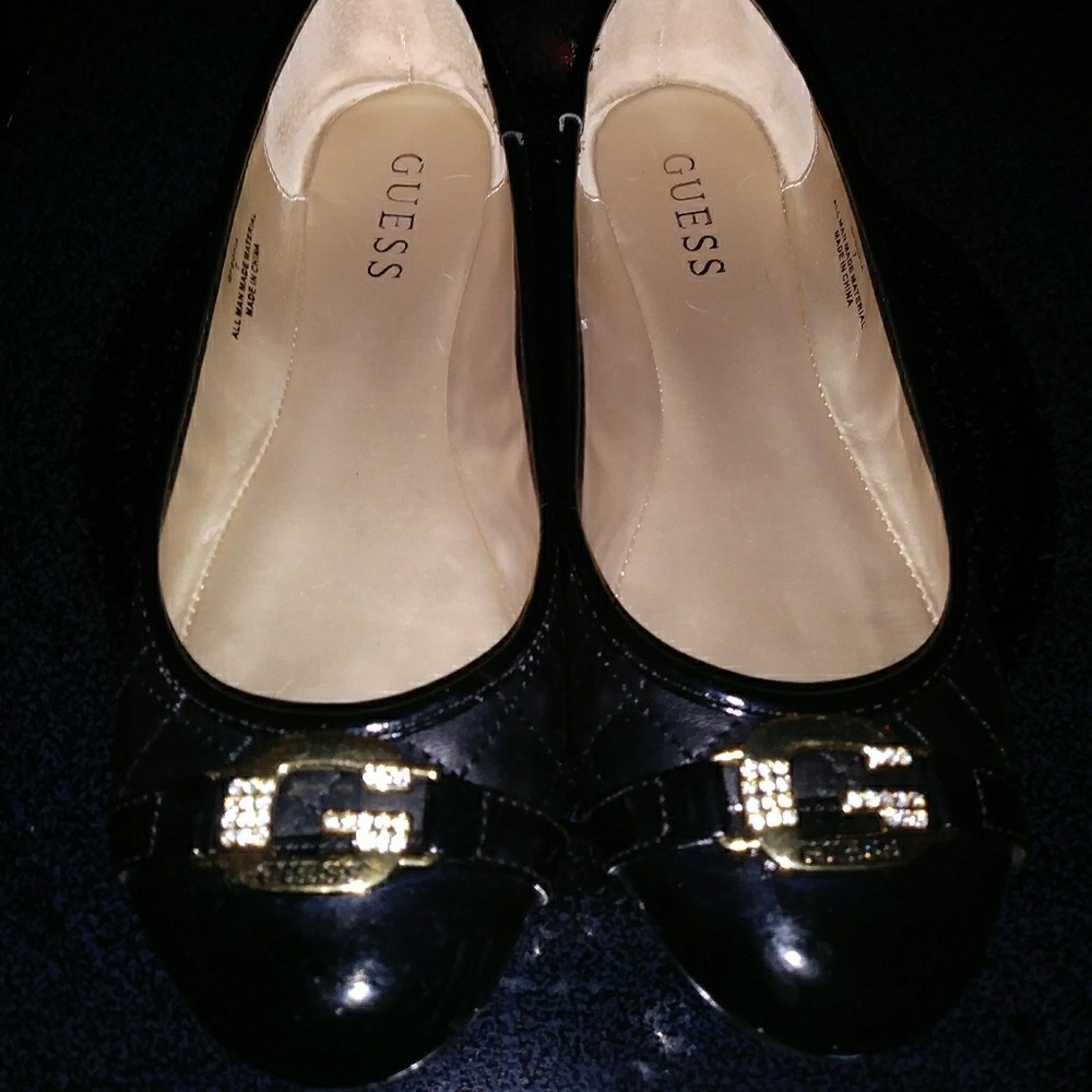 Guess flats - Picture 1 of 2